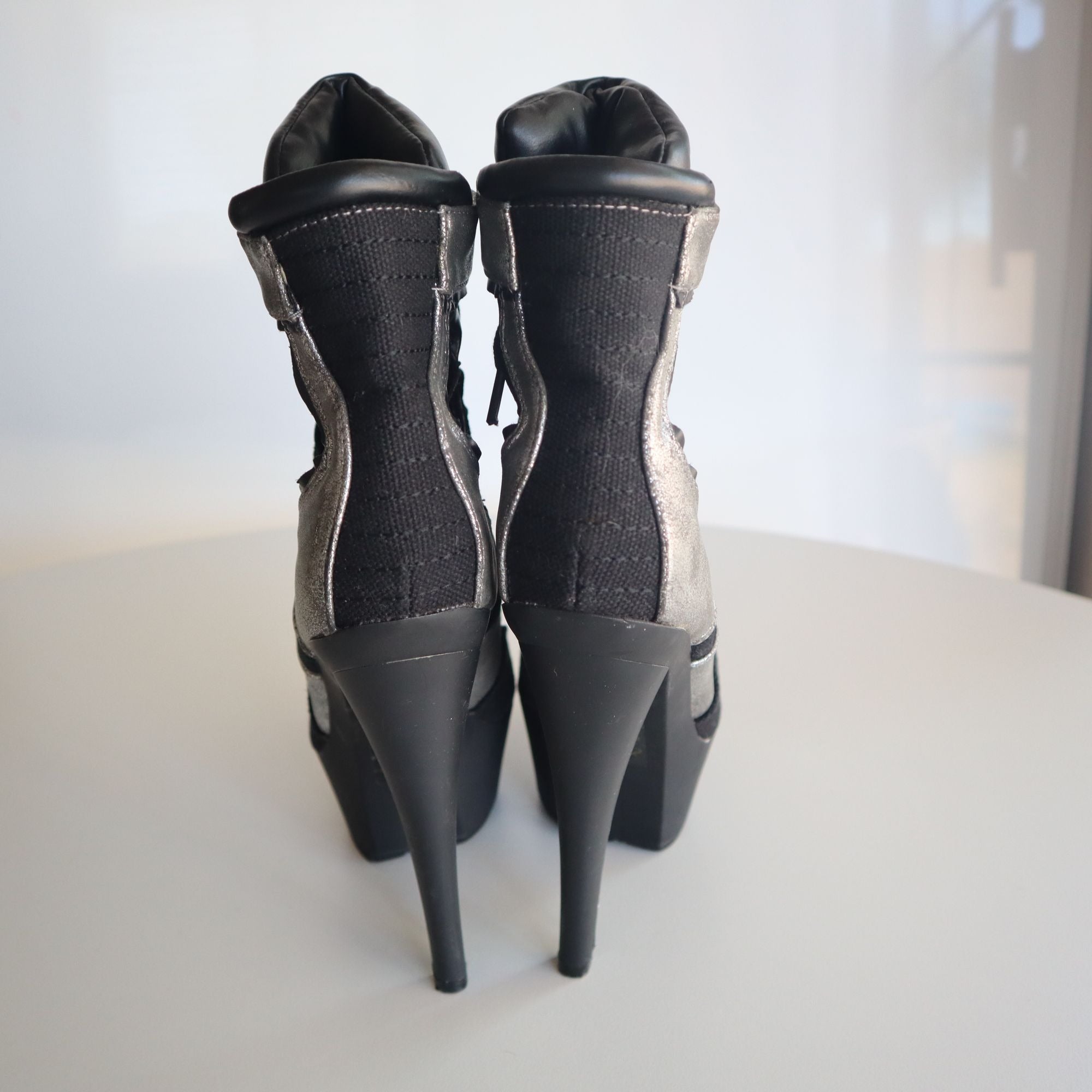 Shoe Republic LA Metallic Silver & Black Platform Stiletto Ankle Boots Size 6