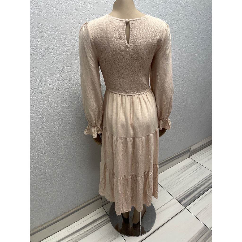 #1104 Zesica Smocked Bodice Long-Sleeve Tiered Midi Dress In Light Pink Size S