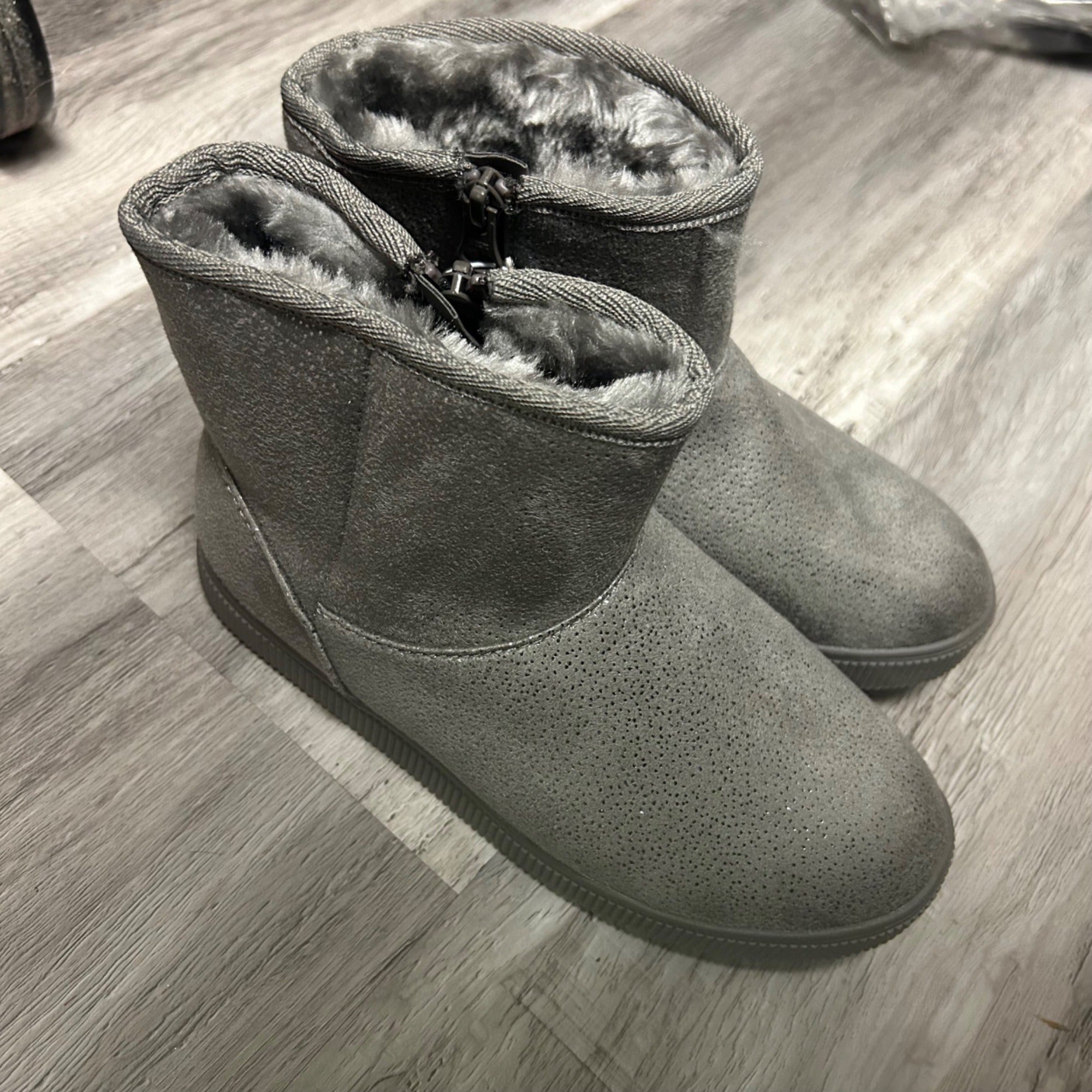 Cat & Jack Girls Gray Sparkle Winter Boots Size 2 Faux Fur Lining