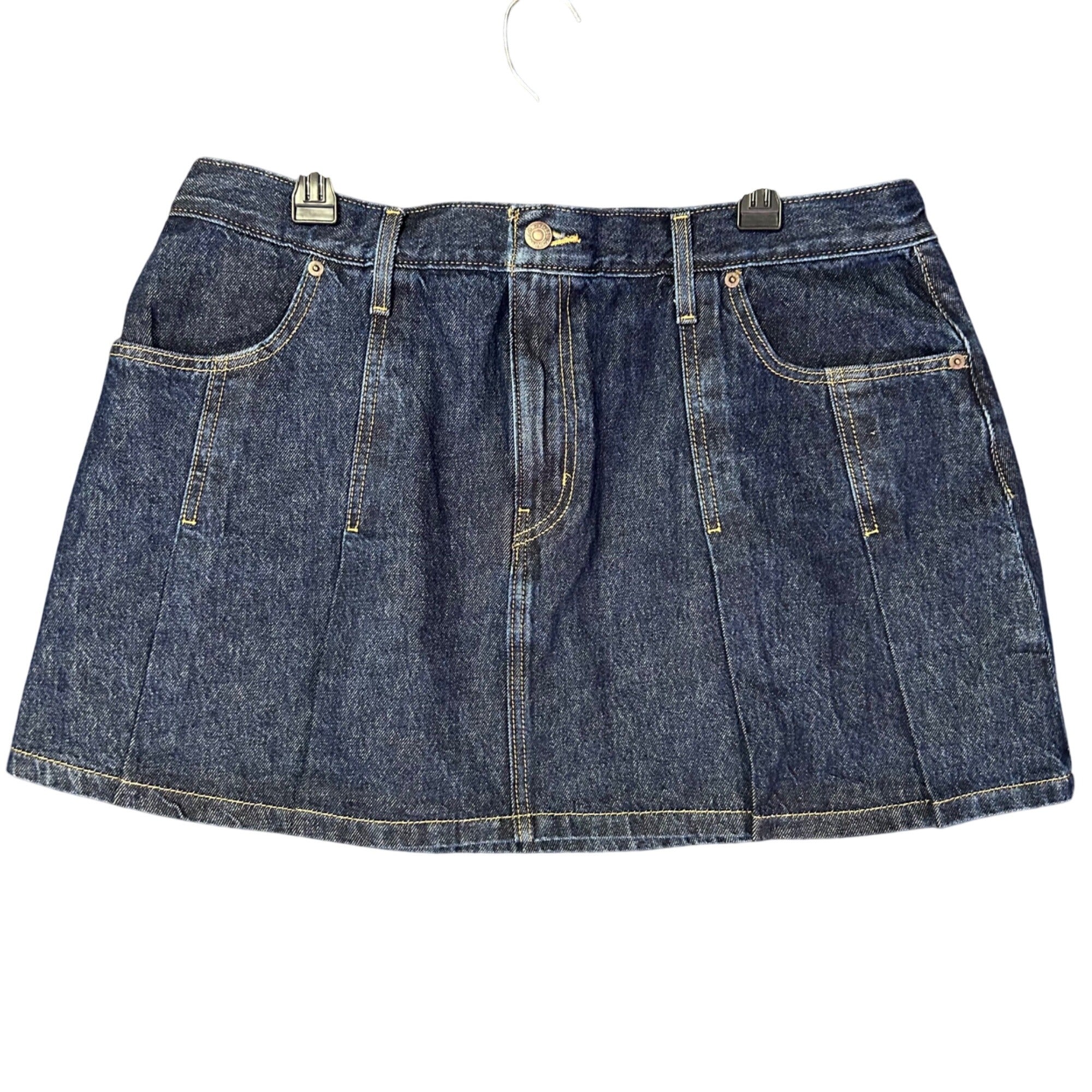 K-304 Levis Women's Dark Wash Denim Mini Skirt Classic 5-Pocket Design Size 34