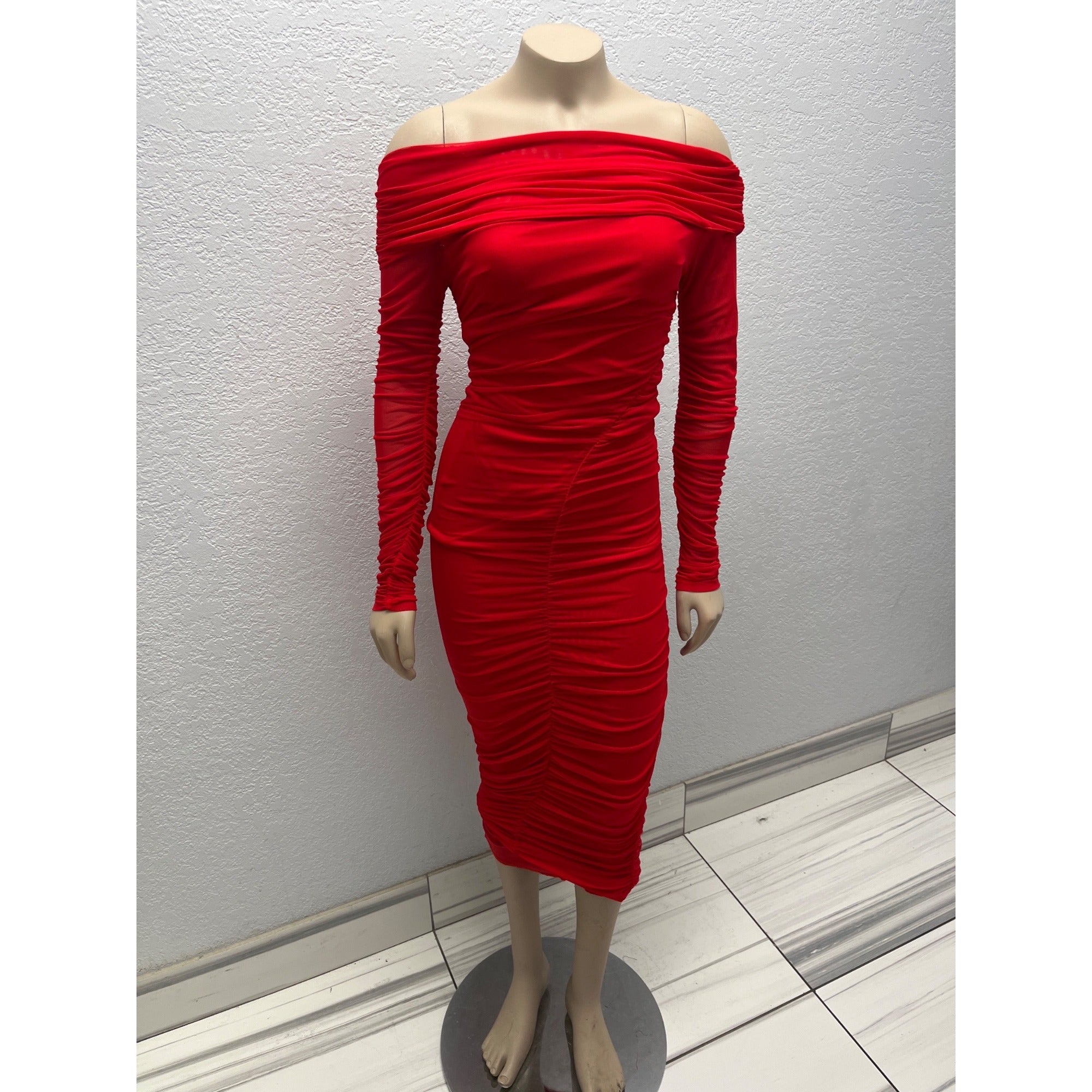 #1040 Fashion Nova XS Red Off-Shoulder Long Sleeve Ruched Bodycon Midi Dress
