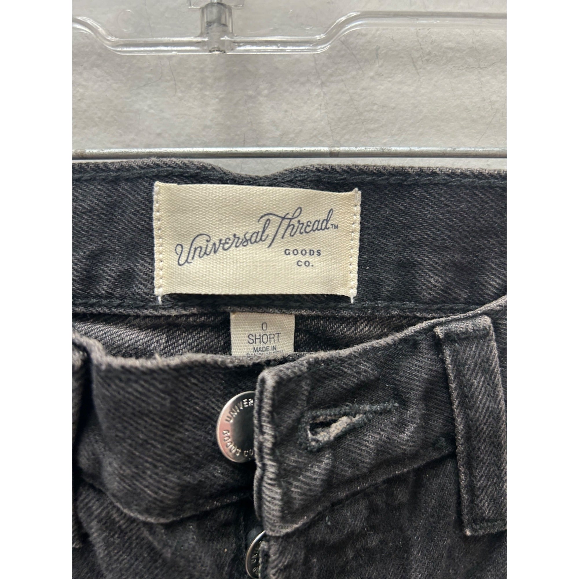 K-150 Universal Thread Women's 0 Short Black Mid Rise Baggy Jeans Relaxed Fit Denim