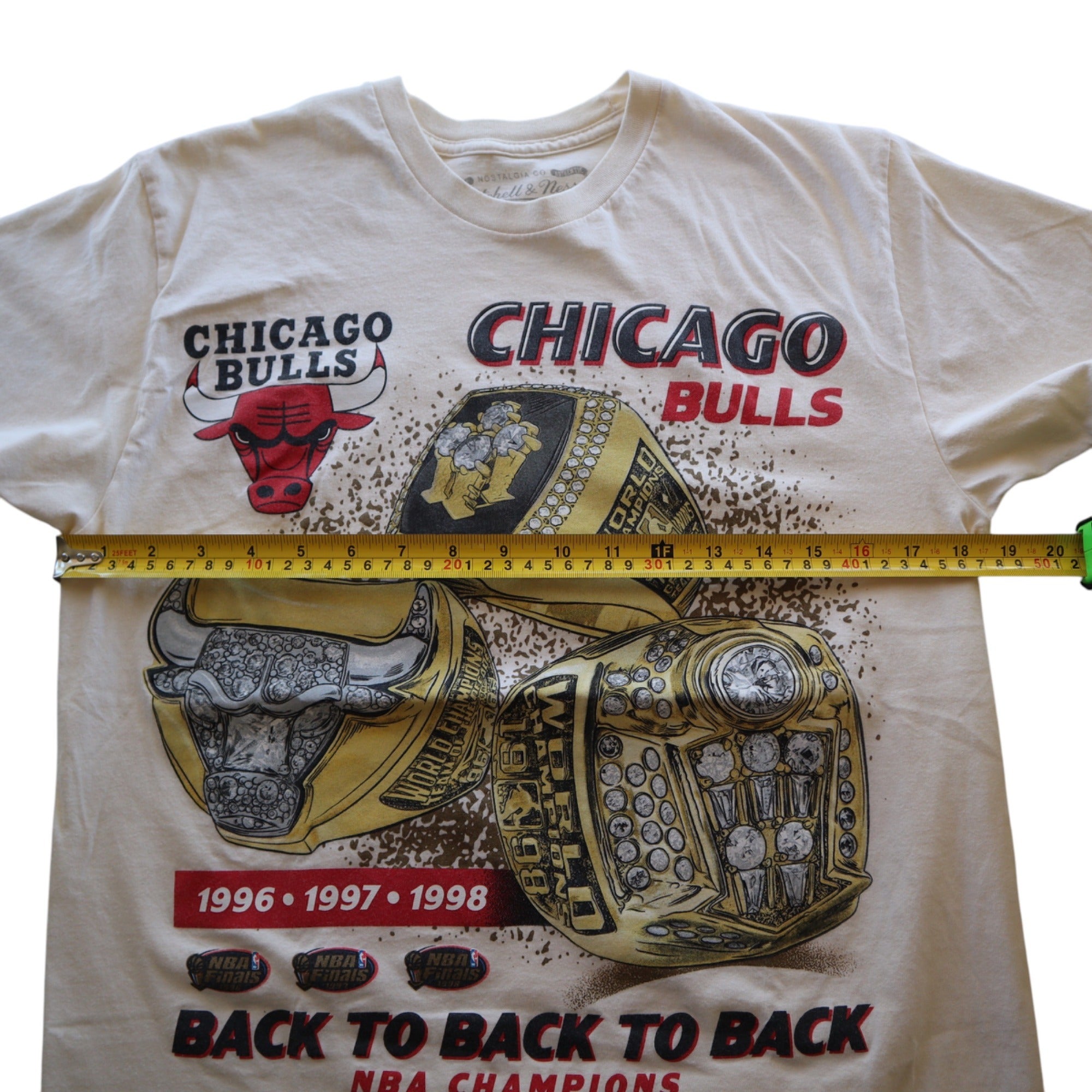 Mitchell & Ness Chicago Bulls Back To Back NBA Champions T-Shirt Medium
