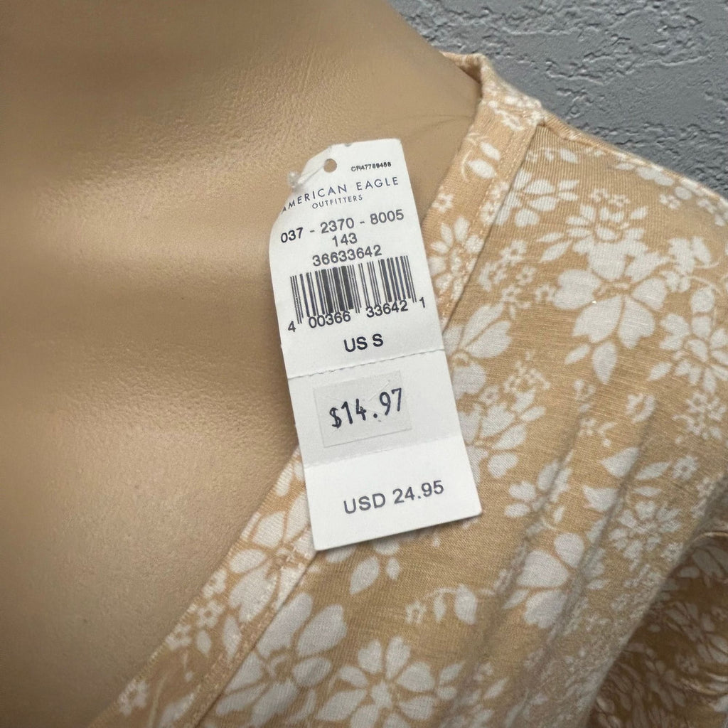 #1064 American Eagle Women's Small Beige Floral Print V-Neck T-Shirt