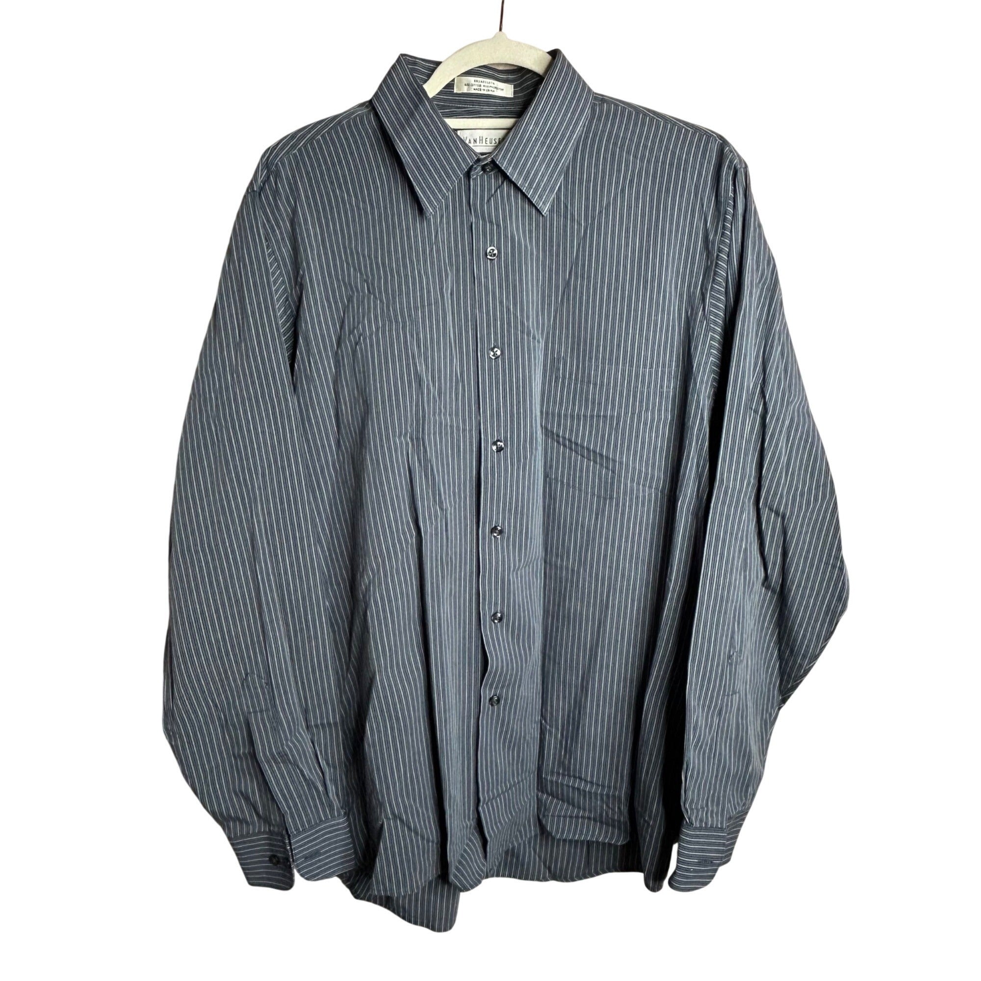 #693 Van Heusen Men's Large Button-Down T-Shirt, Gray