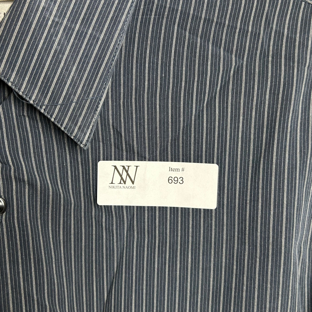 #693 Van Heusen Men's Large Button-Down T-Shirt, Gray