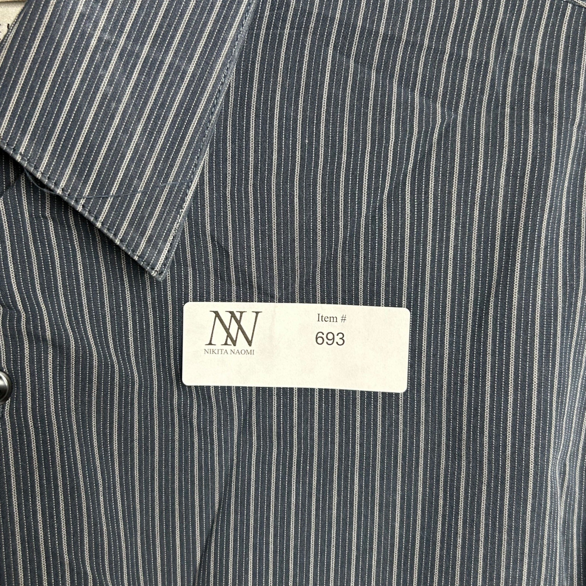 #693 Van Heusen Men's Large Button-Down T-Shirt, Gray