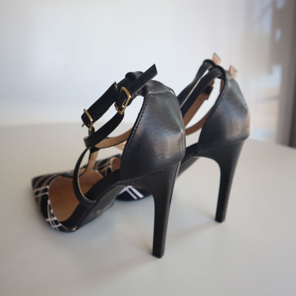 Qupid Women's Size 6 Black & White Plaid Strappy Pointed Toe High Heels