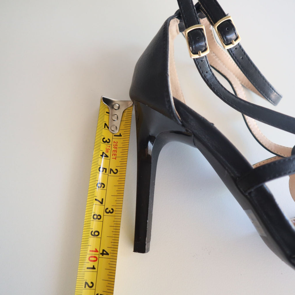 Qupid Women's Size 6 Black & White Plaid Strappy Pointed Toe High Heels