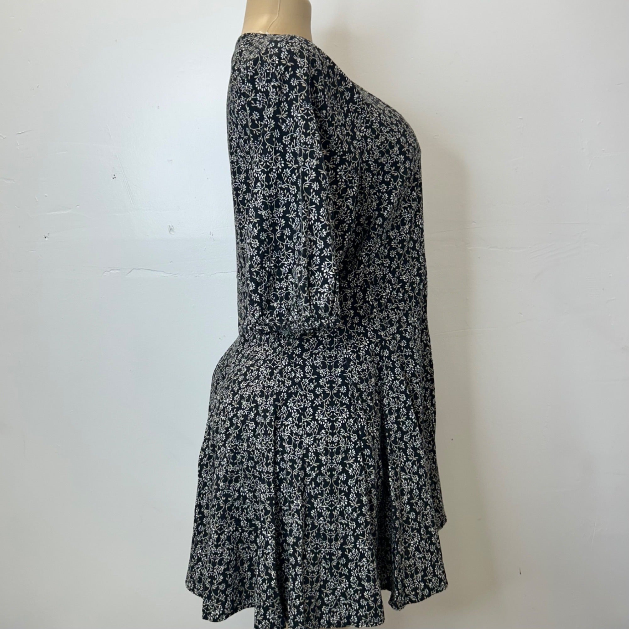 K-70 Universal Thread Women's Bell Elbow Sleeve Mini A-Line Dress Black Size Medium