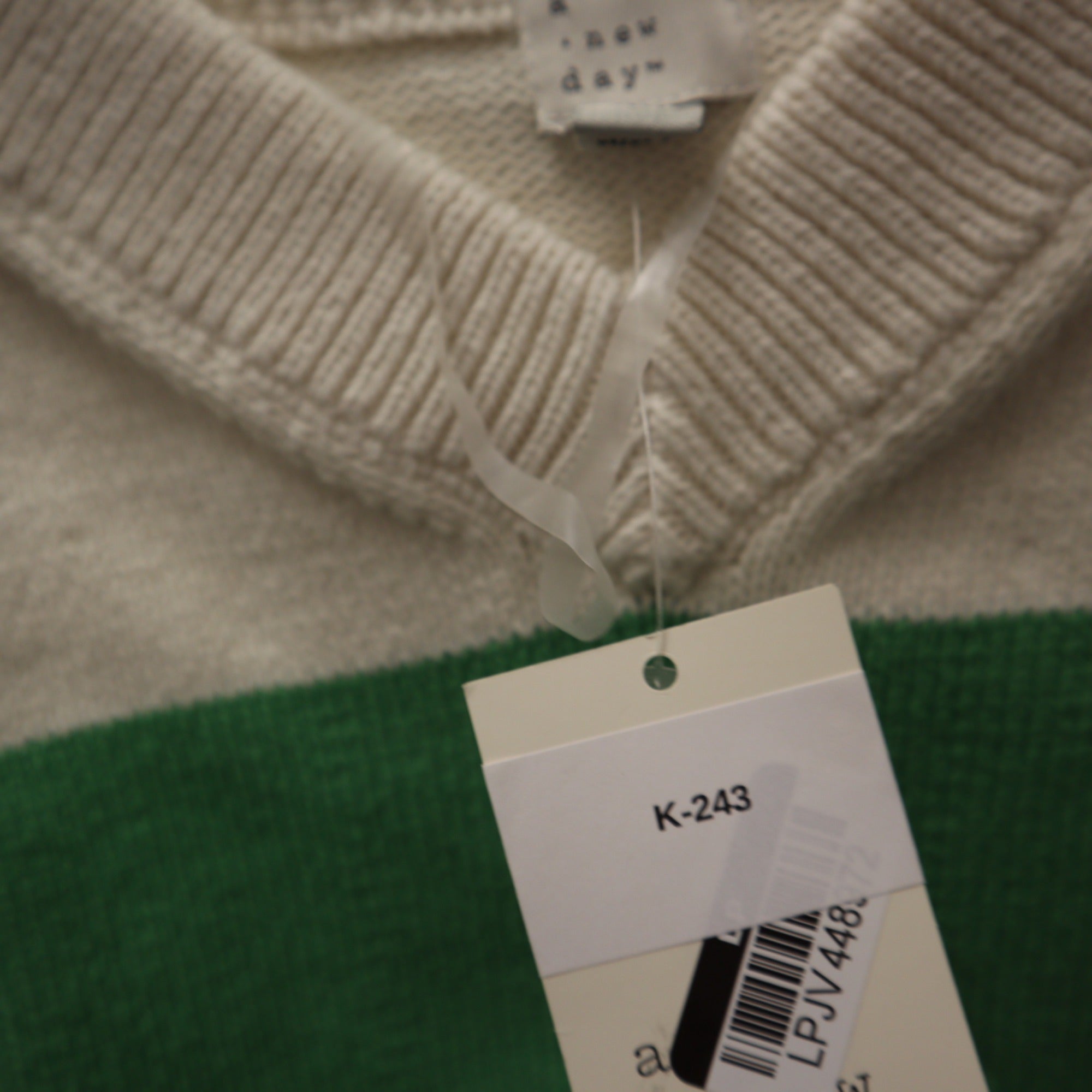 K-243 A New Day Pullover Sweater Long Sleeve Green Size Medium