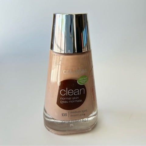 Covergirl Medium Light 135 Clean Normal Skin Liquid Foundation