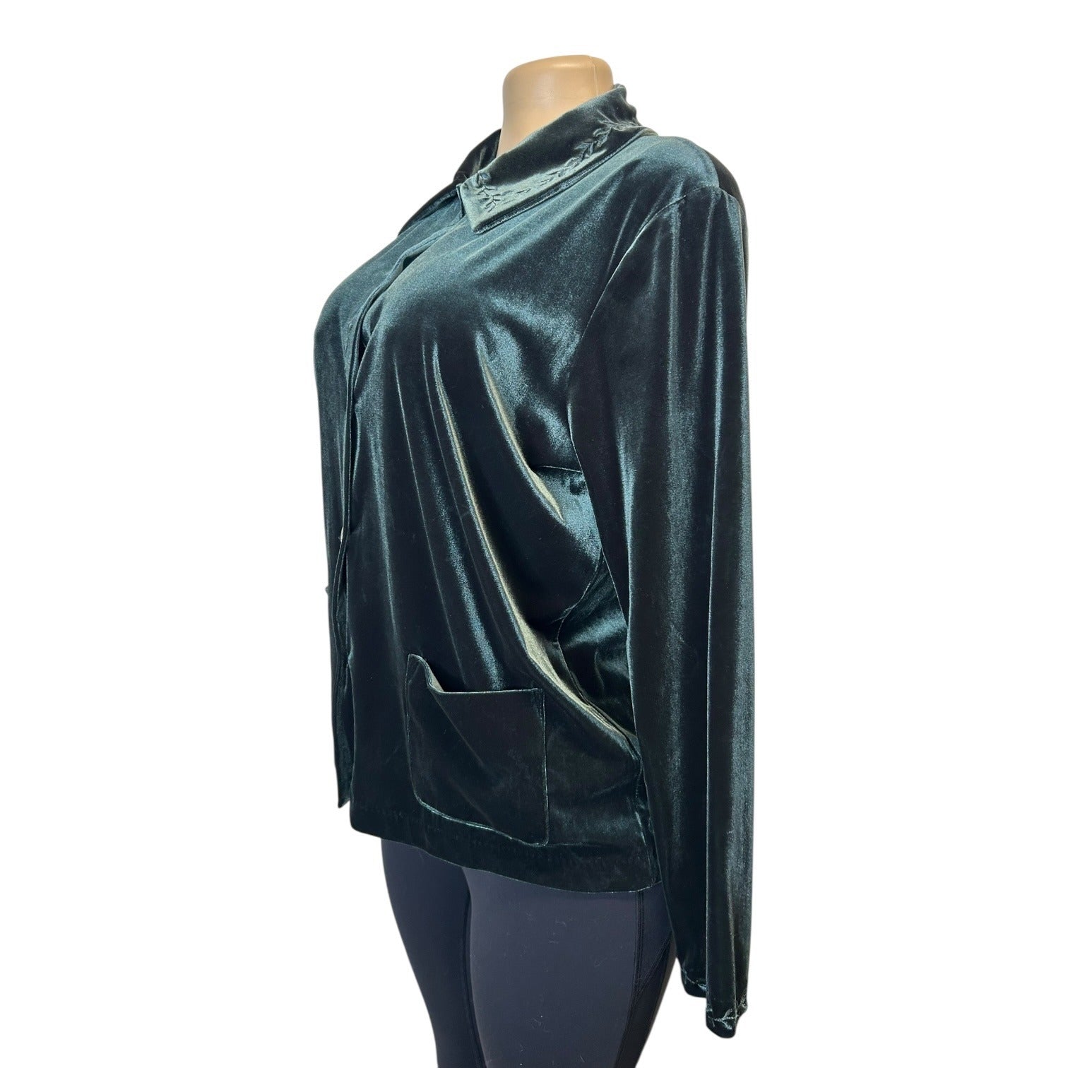 TG-31 Jones New York Women's Emerald Green Velvet Button Up Top Size M