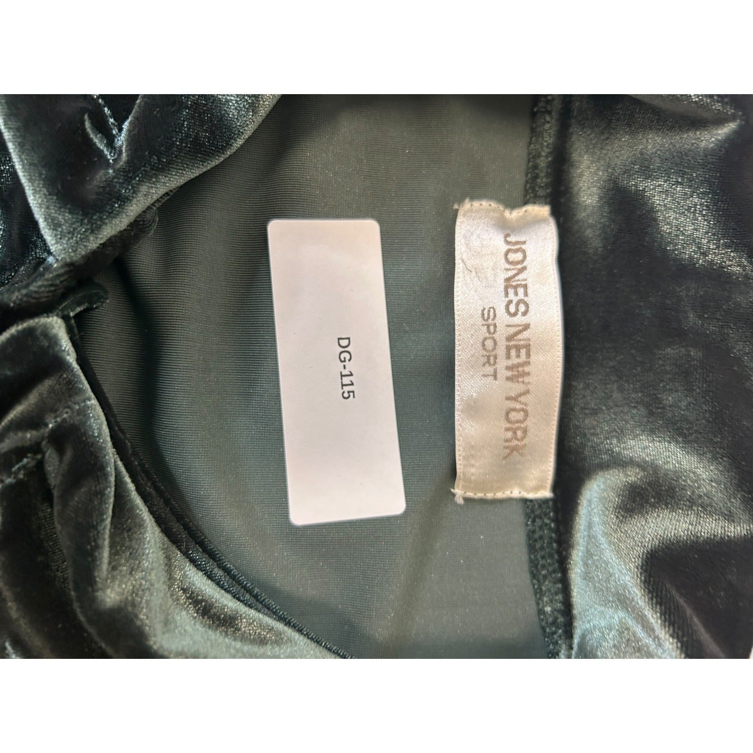 TG-31 Jones New York Women's Emerald Green Velvet Button Up Top Size M
