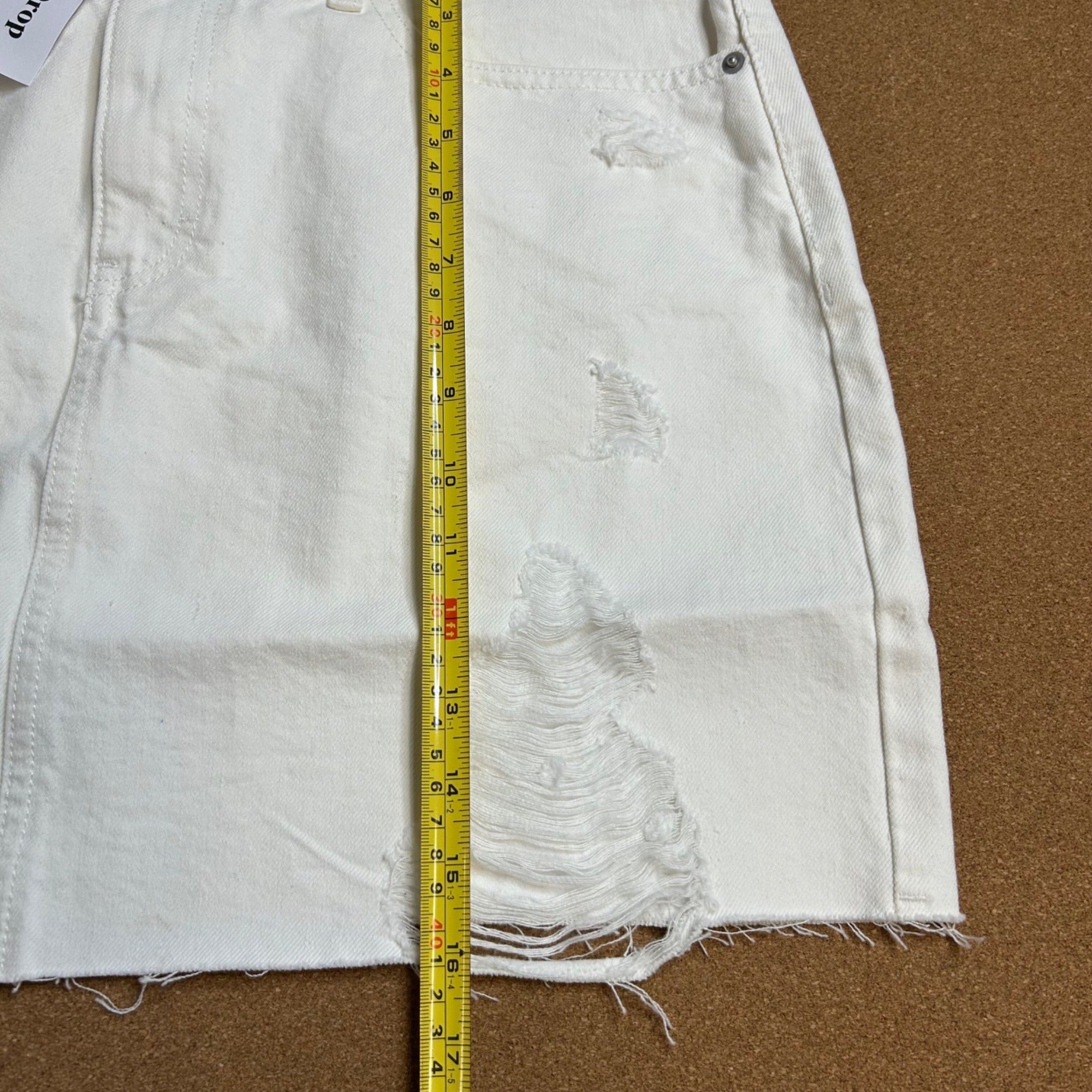 #879 The Drop Women's Size Large Ansh Distressed Denim Mini Skirt, White