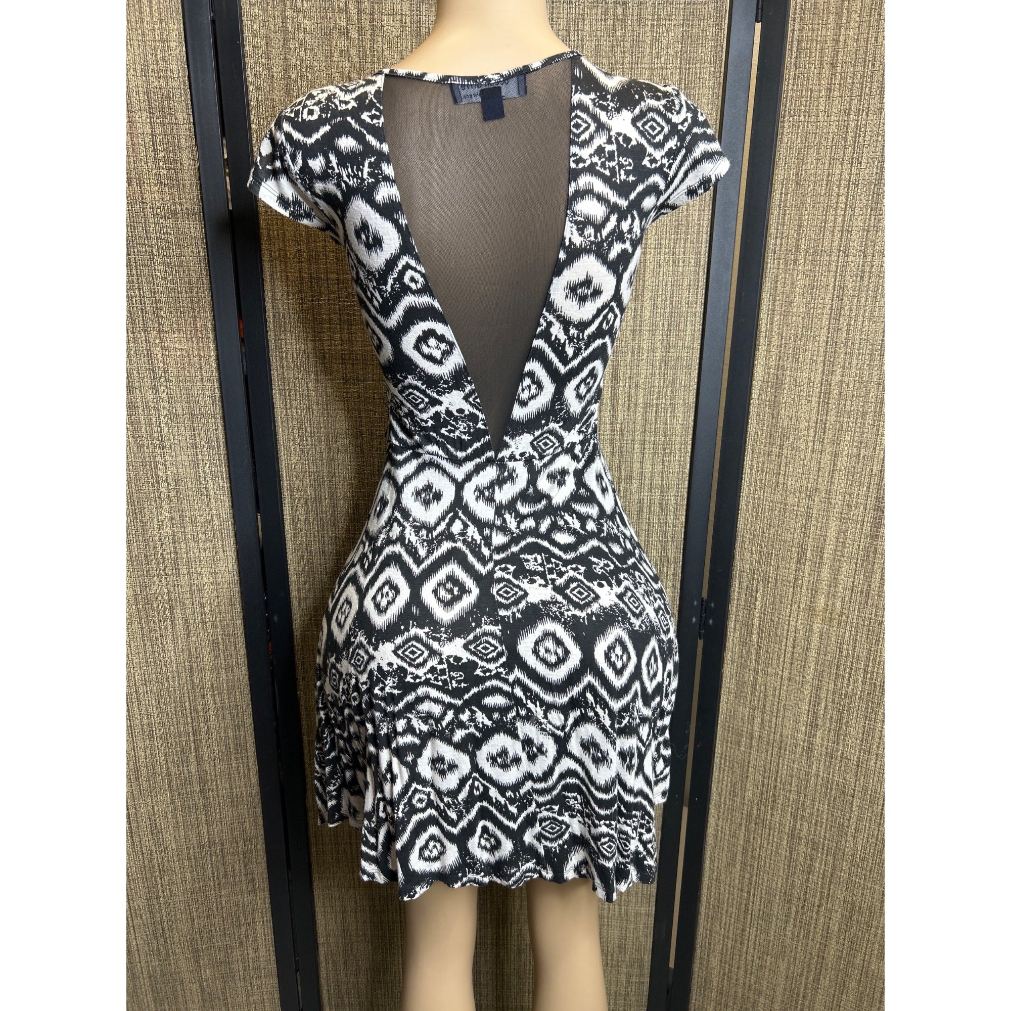 DG-137 Ocean Drive Size Medium Black & White Print Dress With Sheer Back Panel
