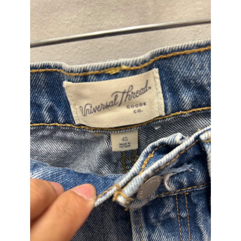 K-200 Universal Thread Women's 4 Short Mid-Rise 90's Baggy Patchwork Jeans Medium Wash