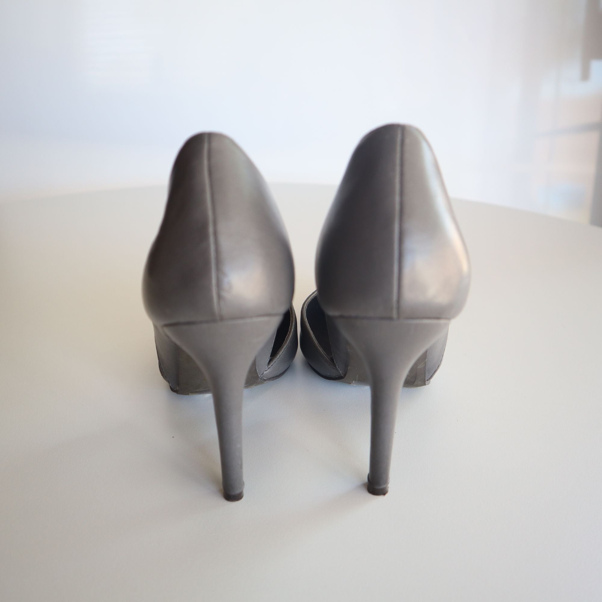 Breckelle's Women's Gray Pointed Toe High Heel Pumps Size 6.5
