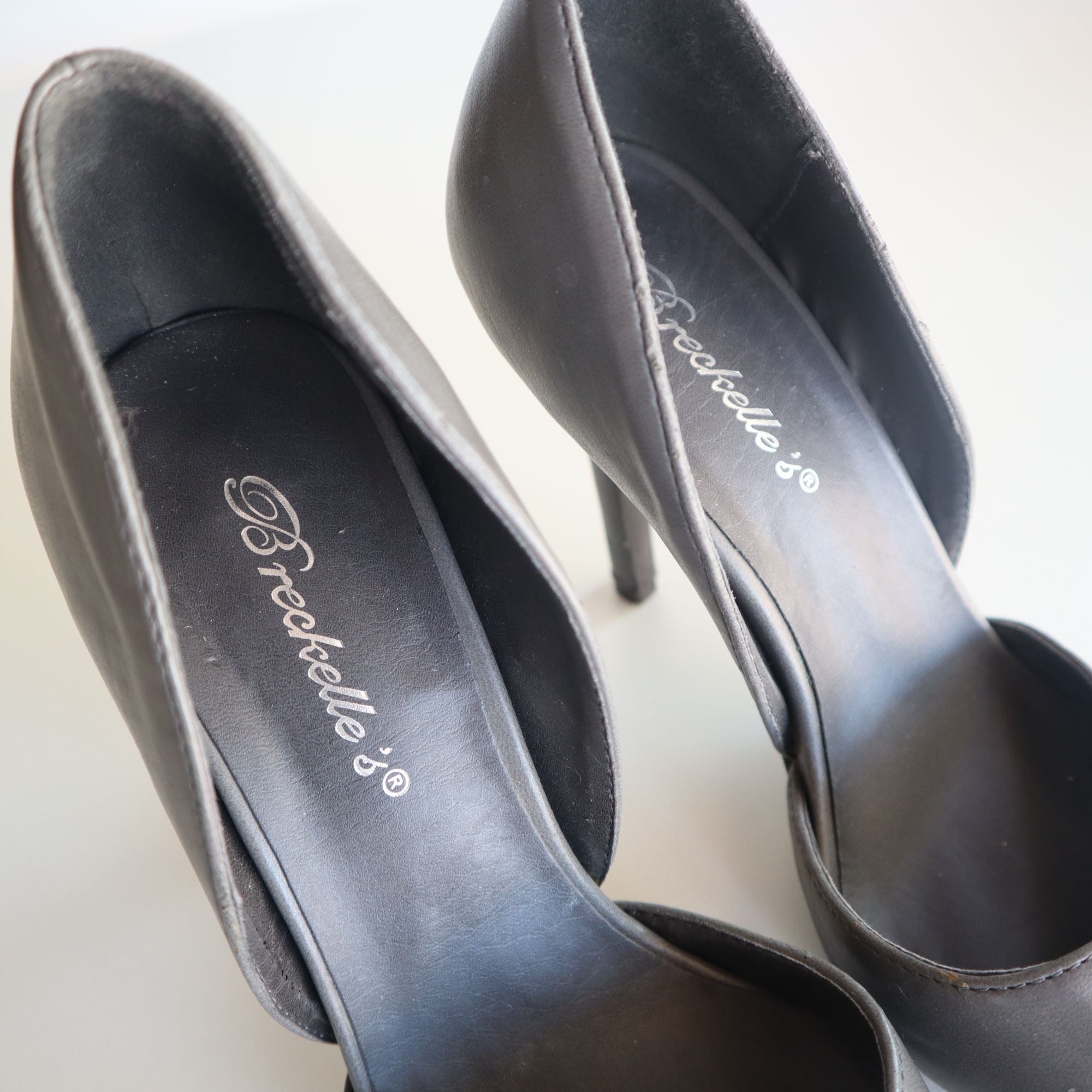 Breckelle's Women's Gray Pointed Toe High Heel Pumps Size 6.5