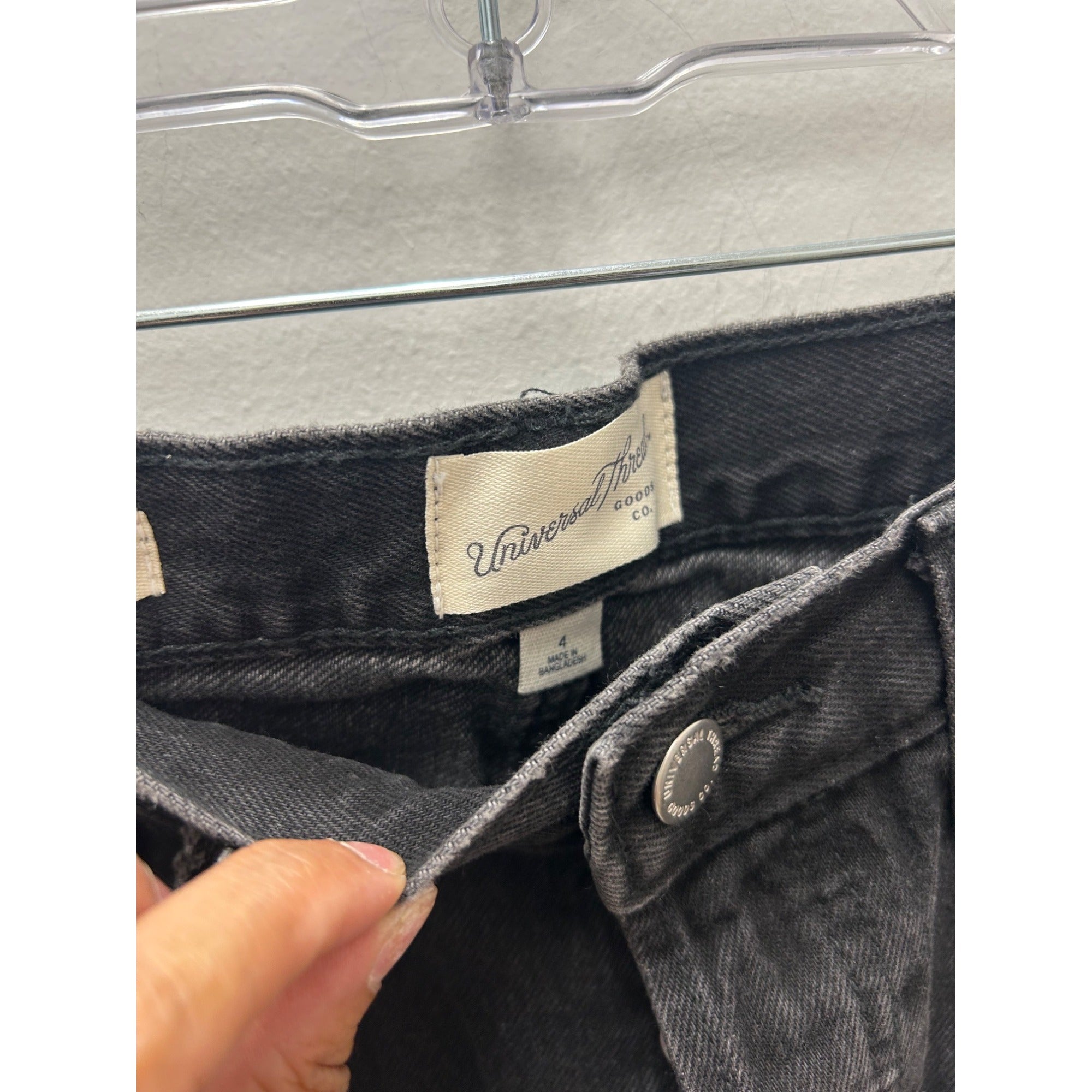K-198 Universal Thread Women's 4 Mid-Rise 90's Baggy Denim Jeans Washed Black