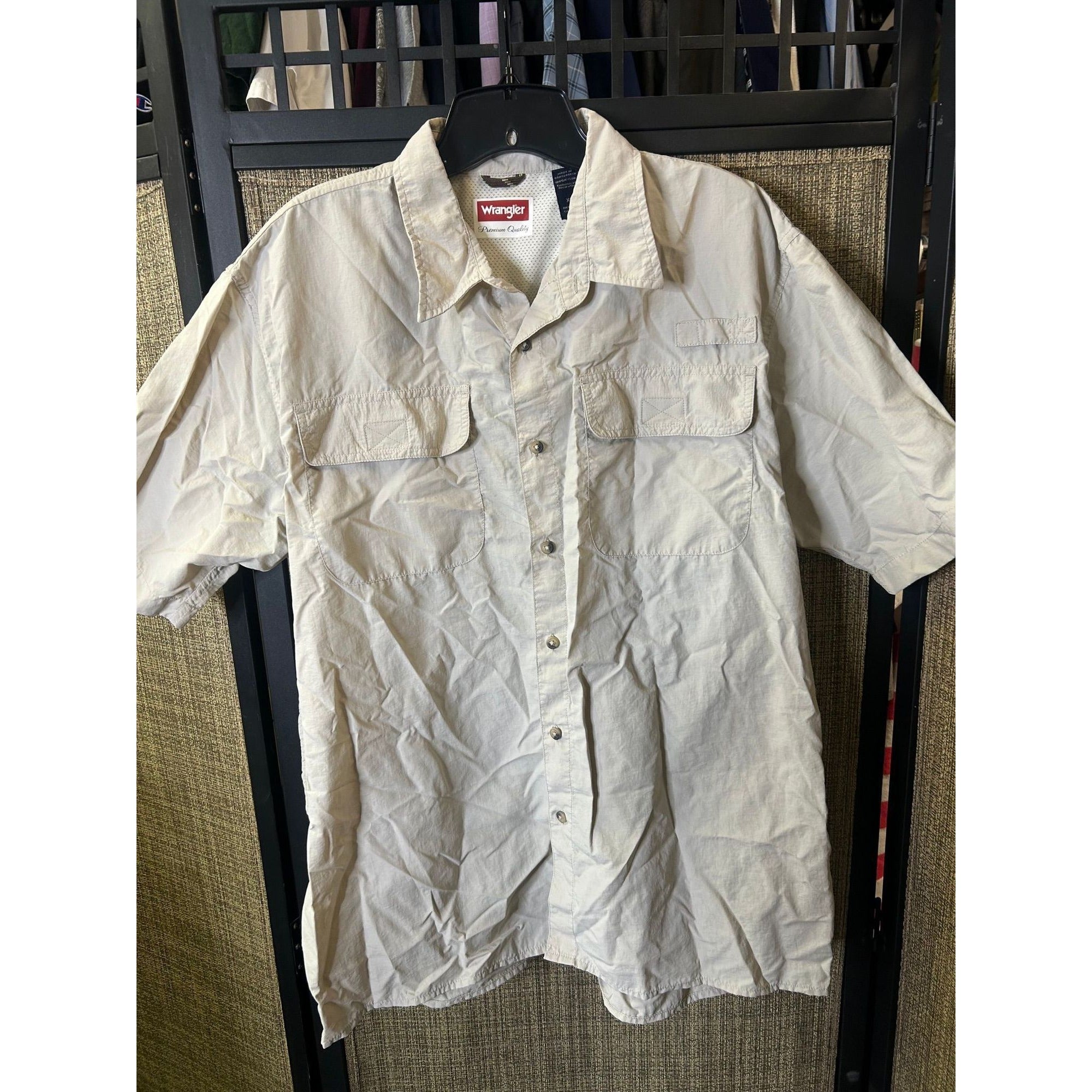 #1035 Wrangler Men's XL Beige Short Sleeve Button-Up Shirt  Lightweight