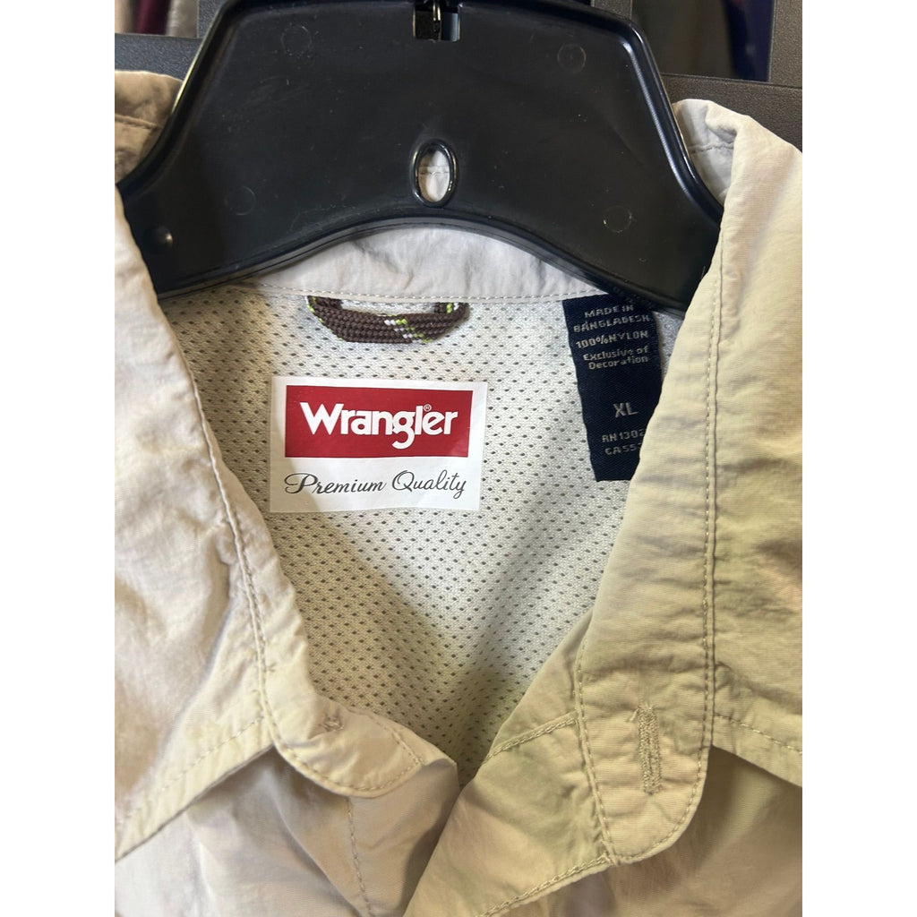 #1035 Wrangler Men's XL Beige Short Sleeve Button-Up Shirt  Lightweight