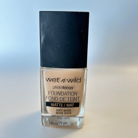 Wet n Wild Soft Beige Photo Focus Matte Liquid Foundation