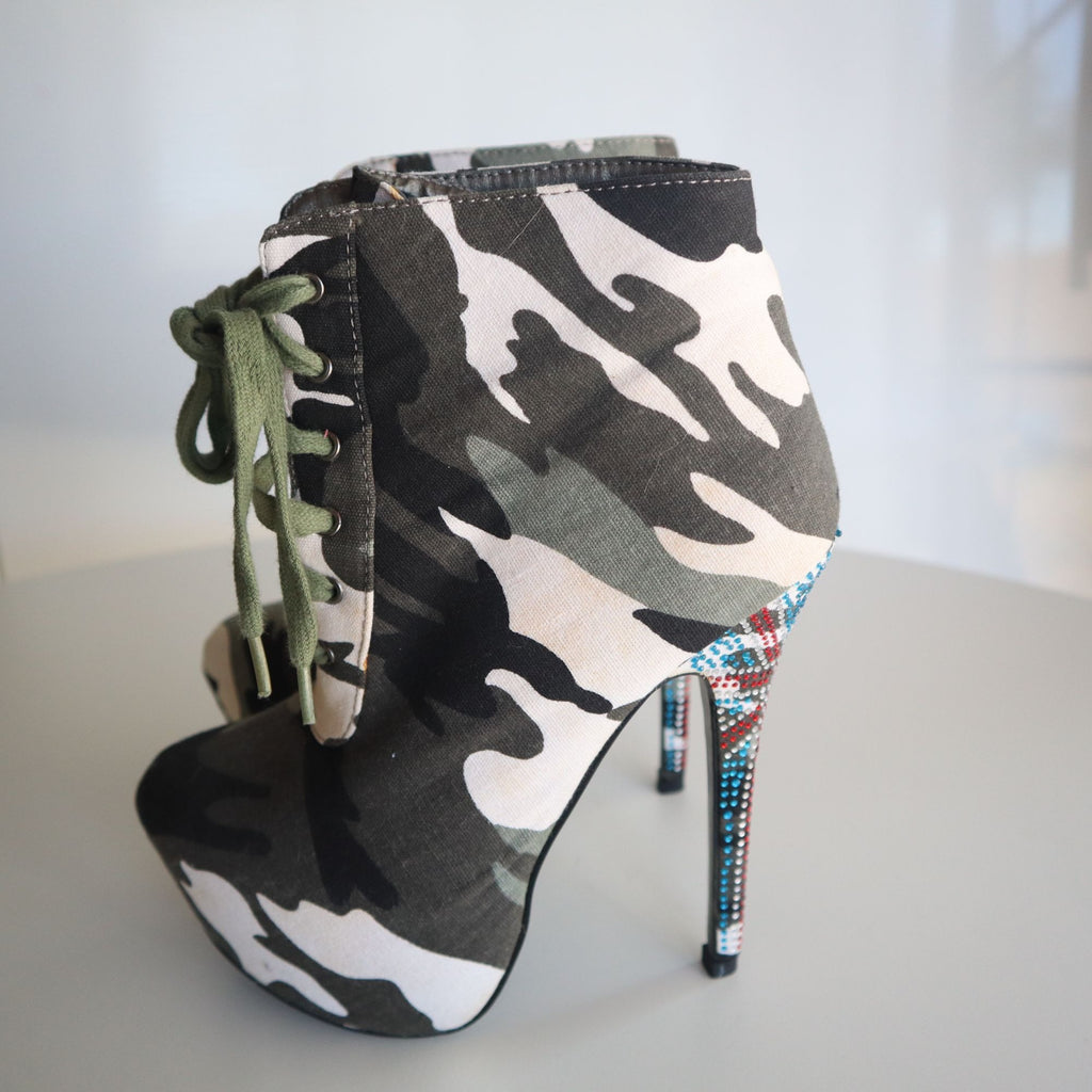 Mochi Camouflage High Heel Platform Ankle Boots W/ Beaded Stiletto Heels Size 7