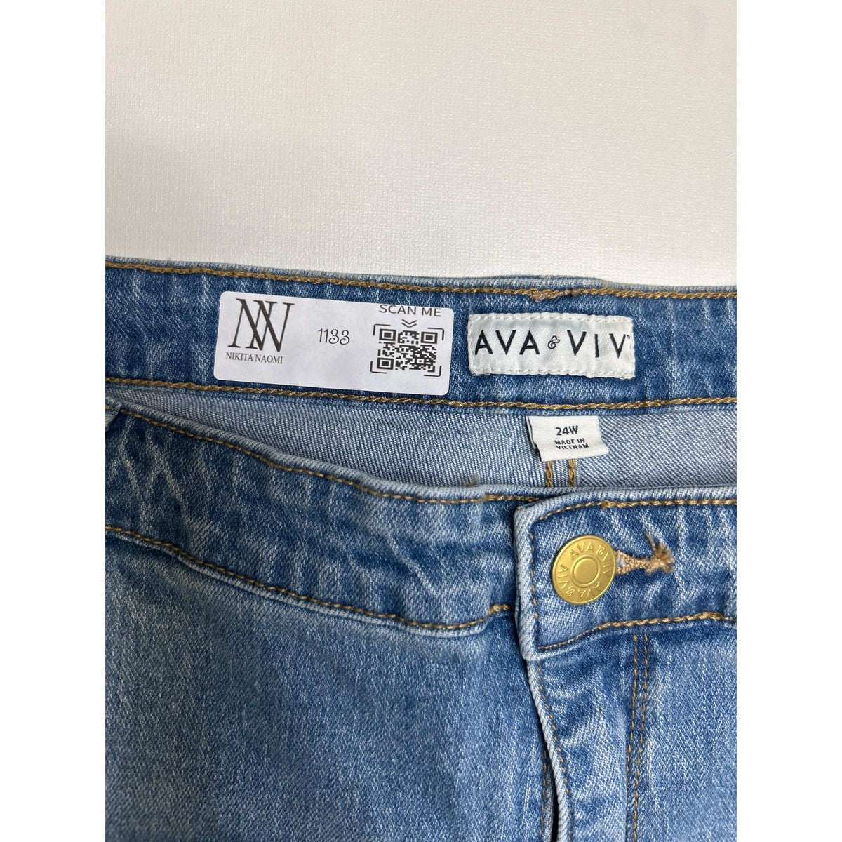 #1133 AVA & VIV 24W Blue Wash Cropped Straight Leg Jeans