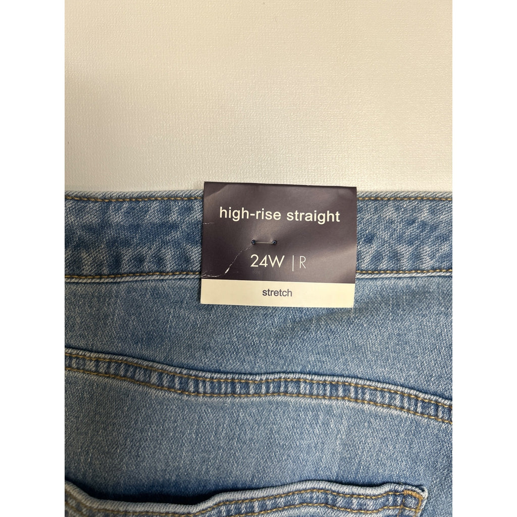 #1133 AVA & VIV 24W Blue Wash Cropped Straight Leg Jeans