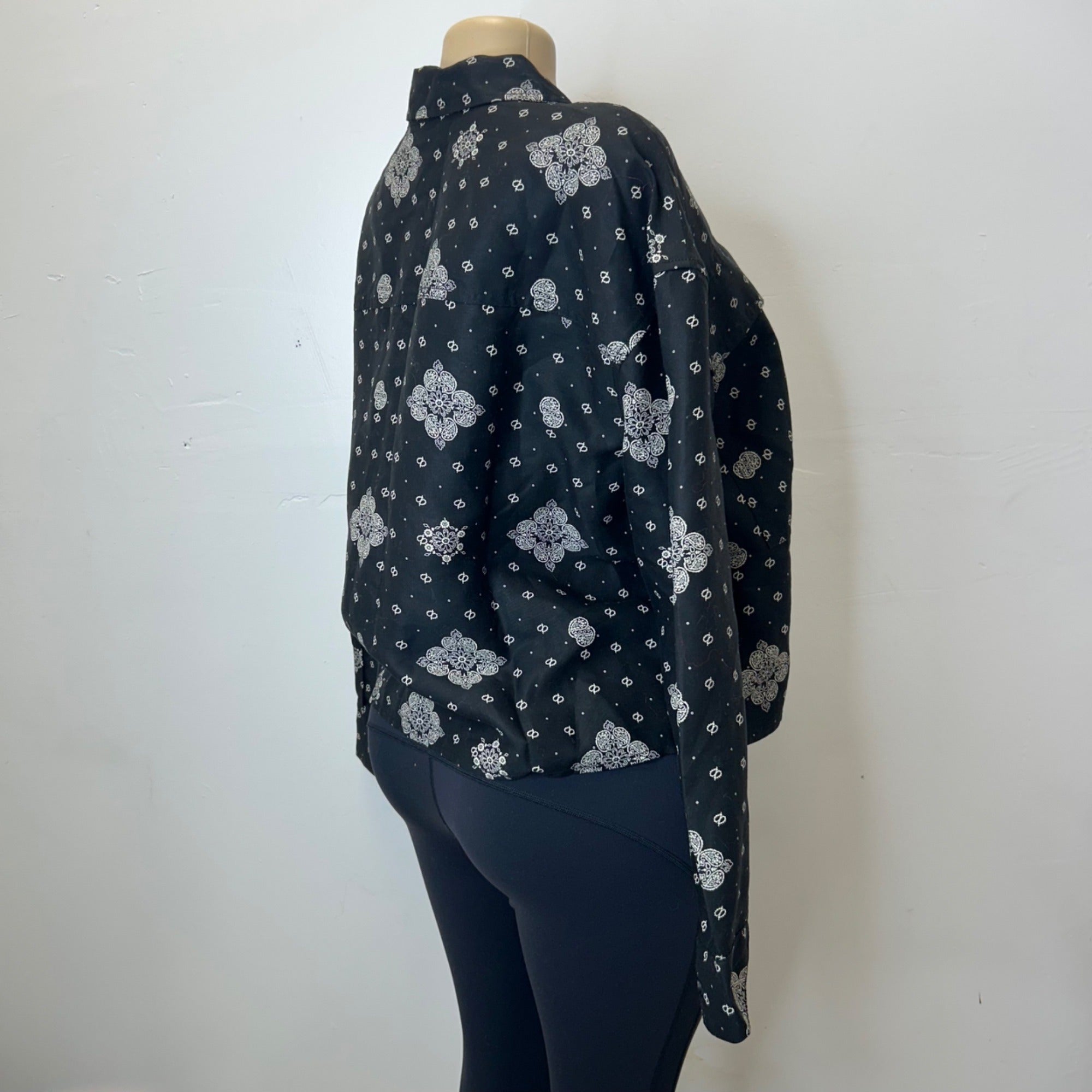 K-72 Woolrich Women's Bandana Print Button-Down Collared Utility Shirt Black Size XL