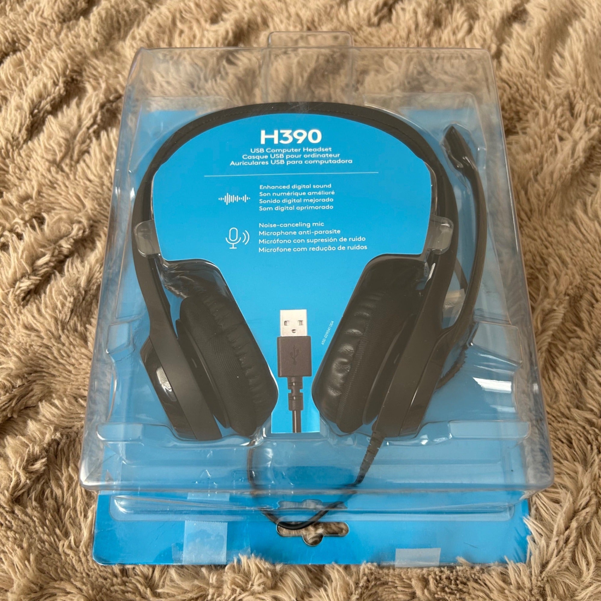 DG-186 Logitech H390 USB Computer Headset With Noise-Canceling Mic, Black