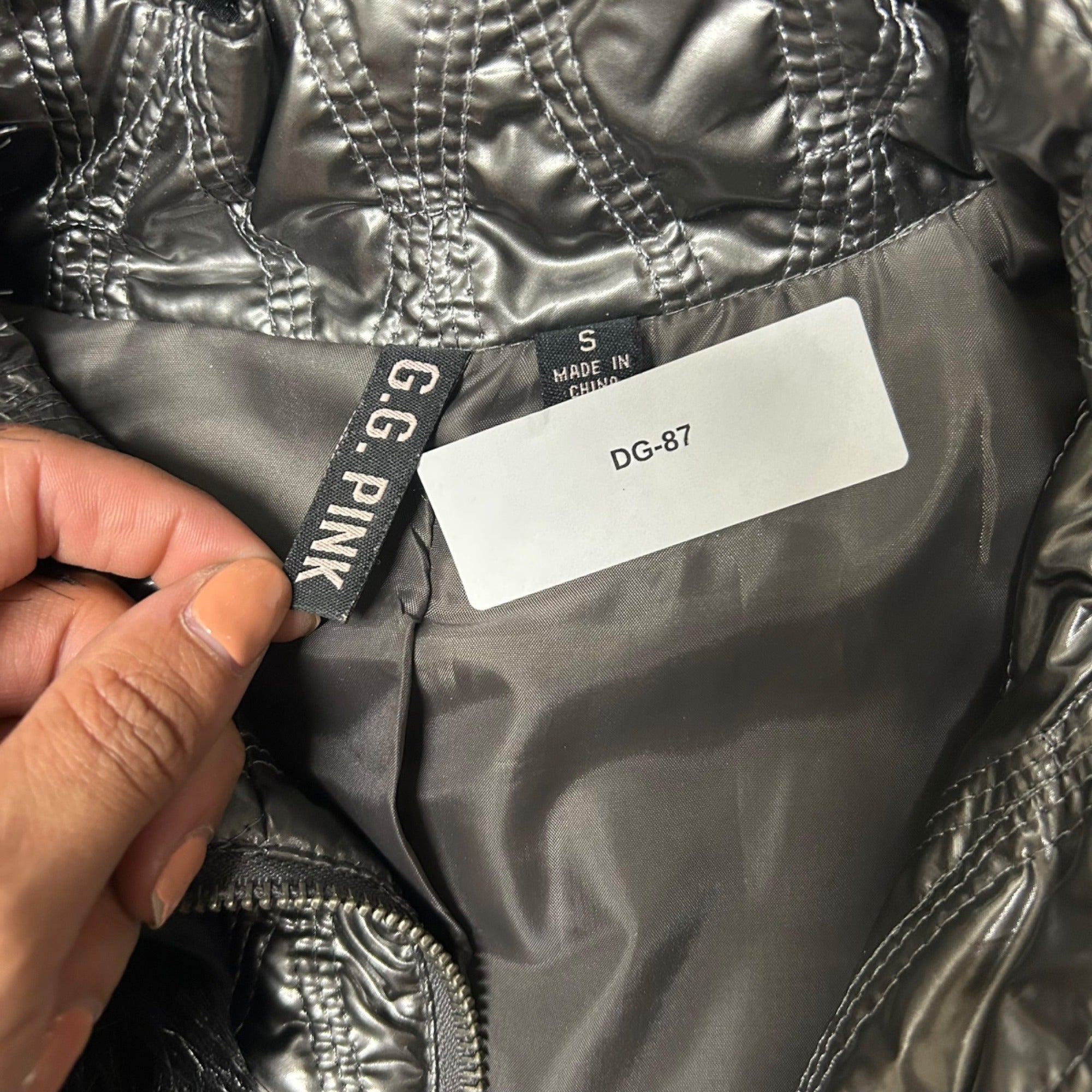 TG-19 G.G. Pink Size Small Black Quilted Puffer Vest With Black Faux Fur Collar