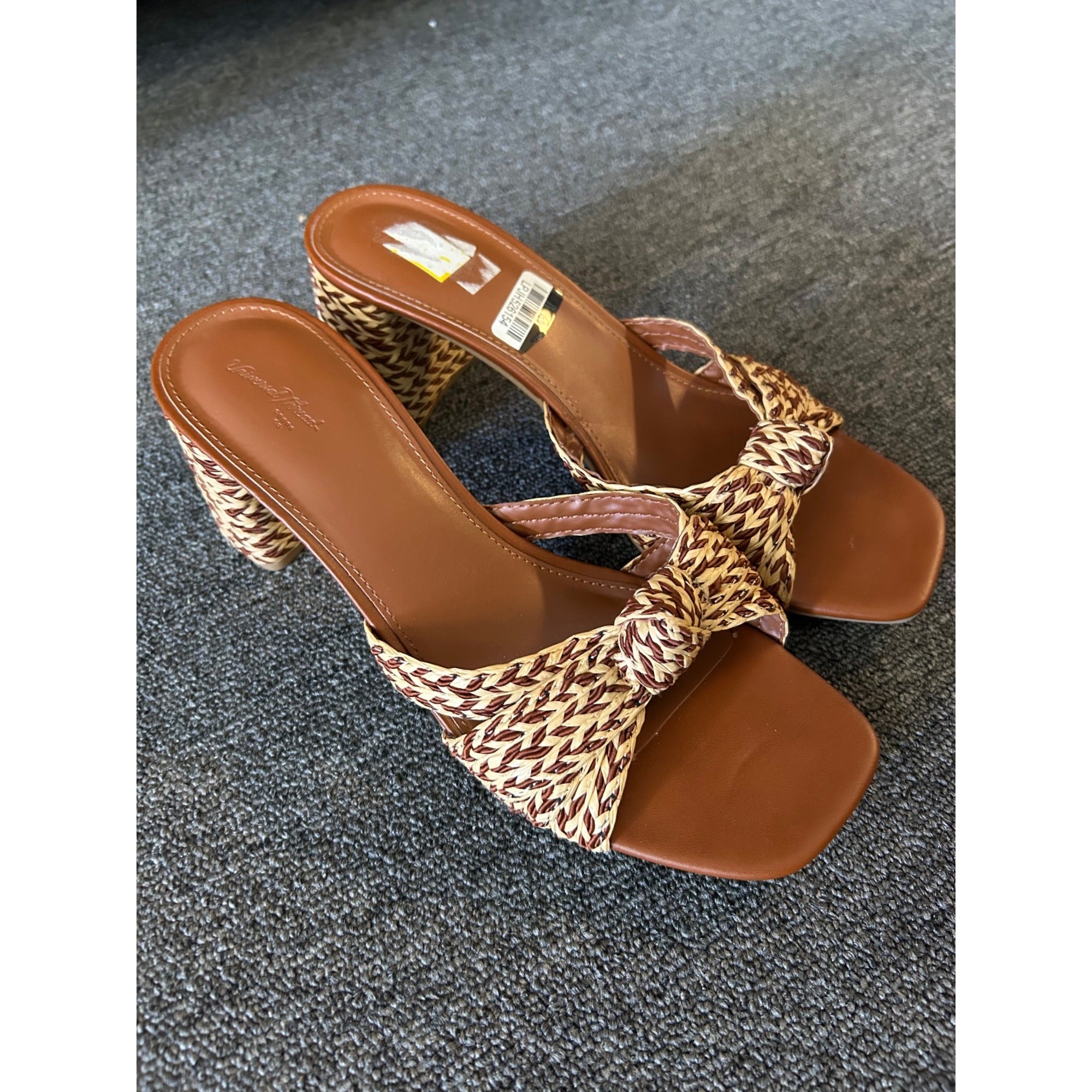 K-300 Universal Thread Women's Size 11 Woven Block Heel Sandals With Knot