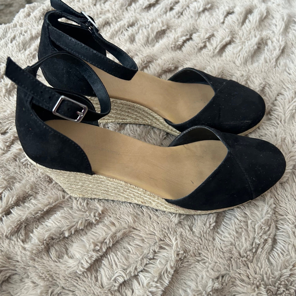 DG-180 Metropolitan View Women's Size 9 Black Espadrille Wedge Sandals