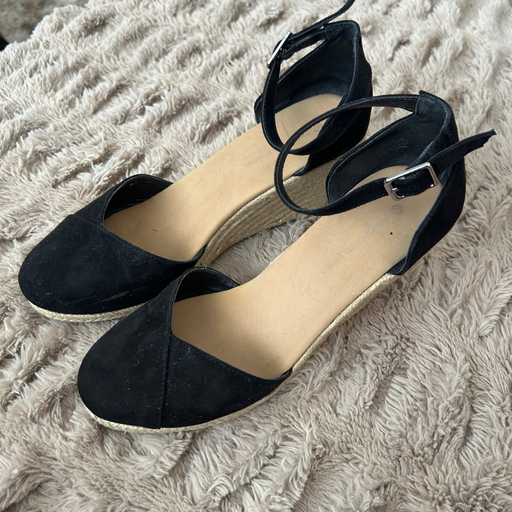 DG-180 Metropolitan View Women's Size 9 Black Espadrille Wedge Sandals