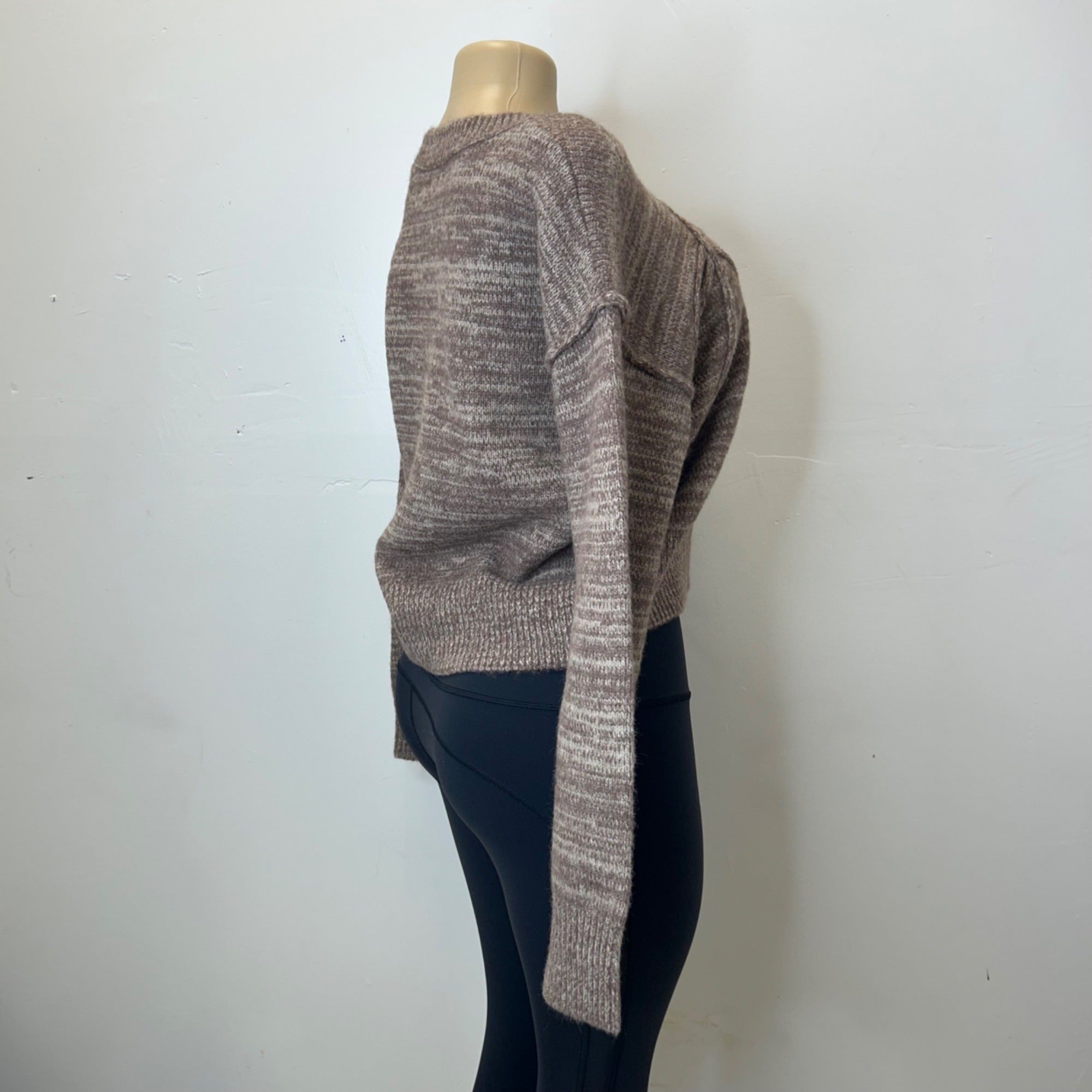 K-66 Universal Thread Women's Brown Holiday Crewneck Pullover Sweater Size Medium