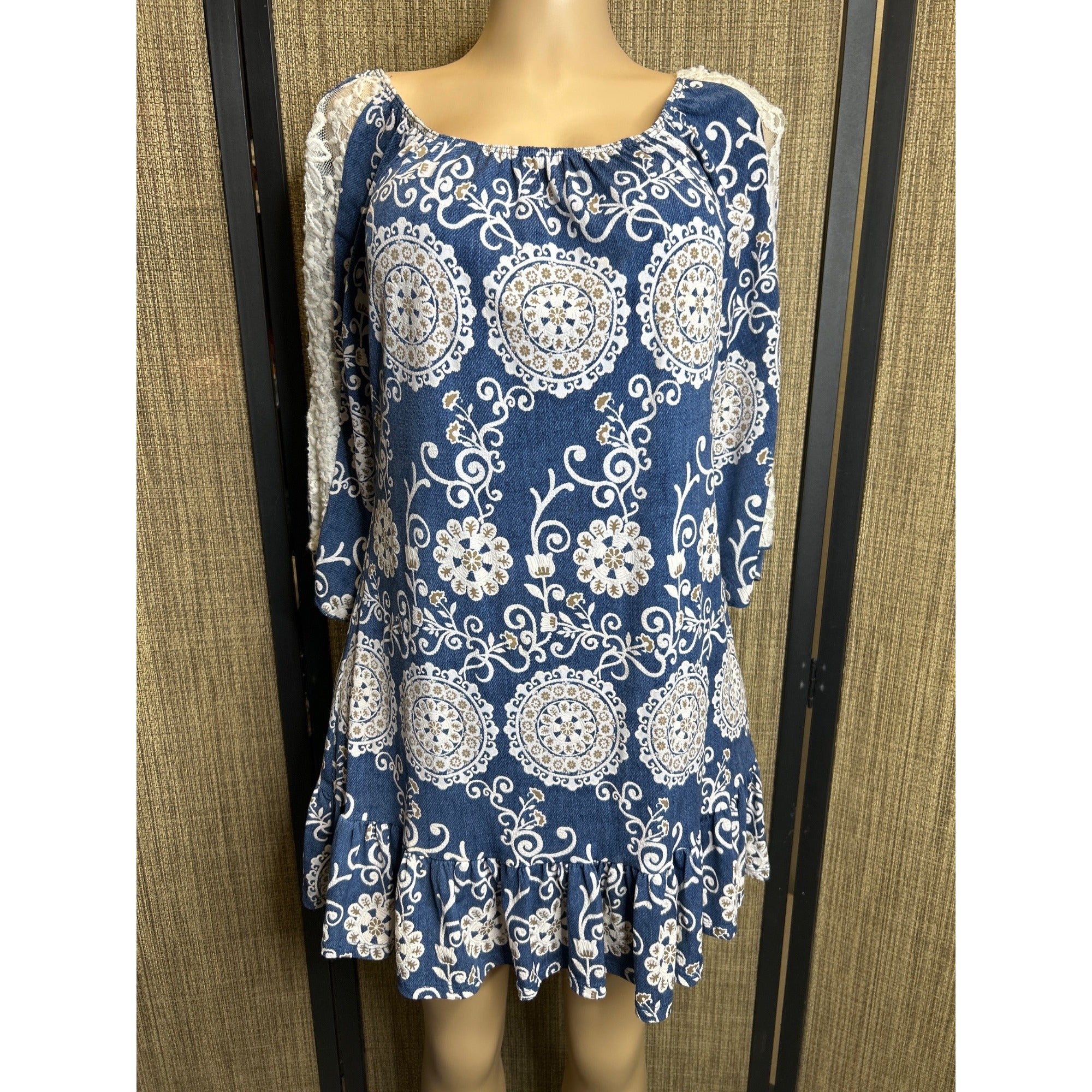 DG-138 2B Together Size Small Blue & White Boho Floral Print Dress w/ Lace