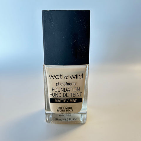 Wet n Wild Soft Ivory Photo Focus Matte Liquid Foundation