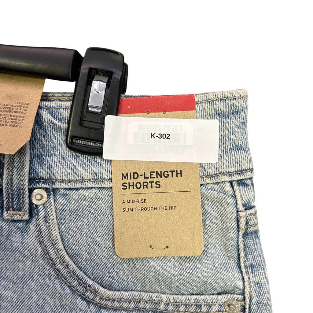 K-302 Levis Mid-Length Distressed Denim Shorts Light Wash Frayed Hem Size 26