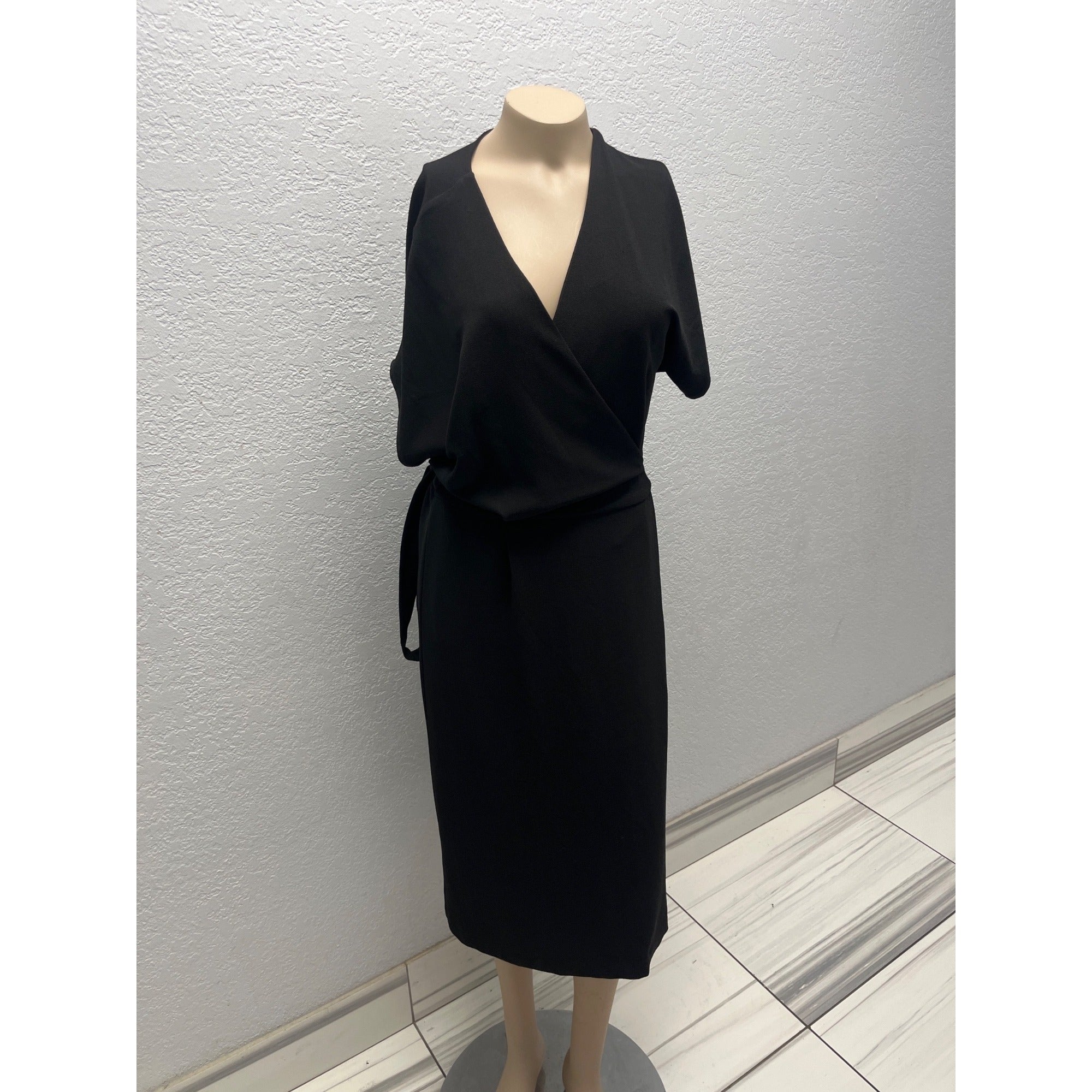 #1092 Felicity & Coco Black XS Wrap Dress With Tie Waist