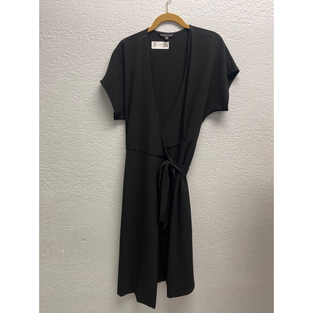 #1092 Felicity & Coco Black XS Wrap Dress With Tie Waist