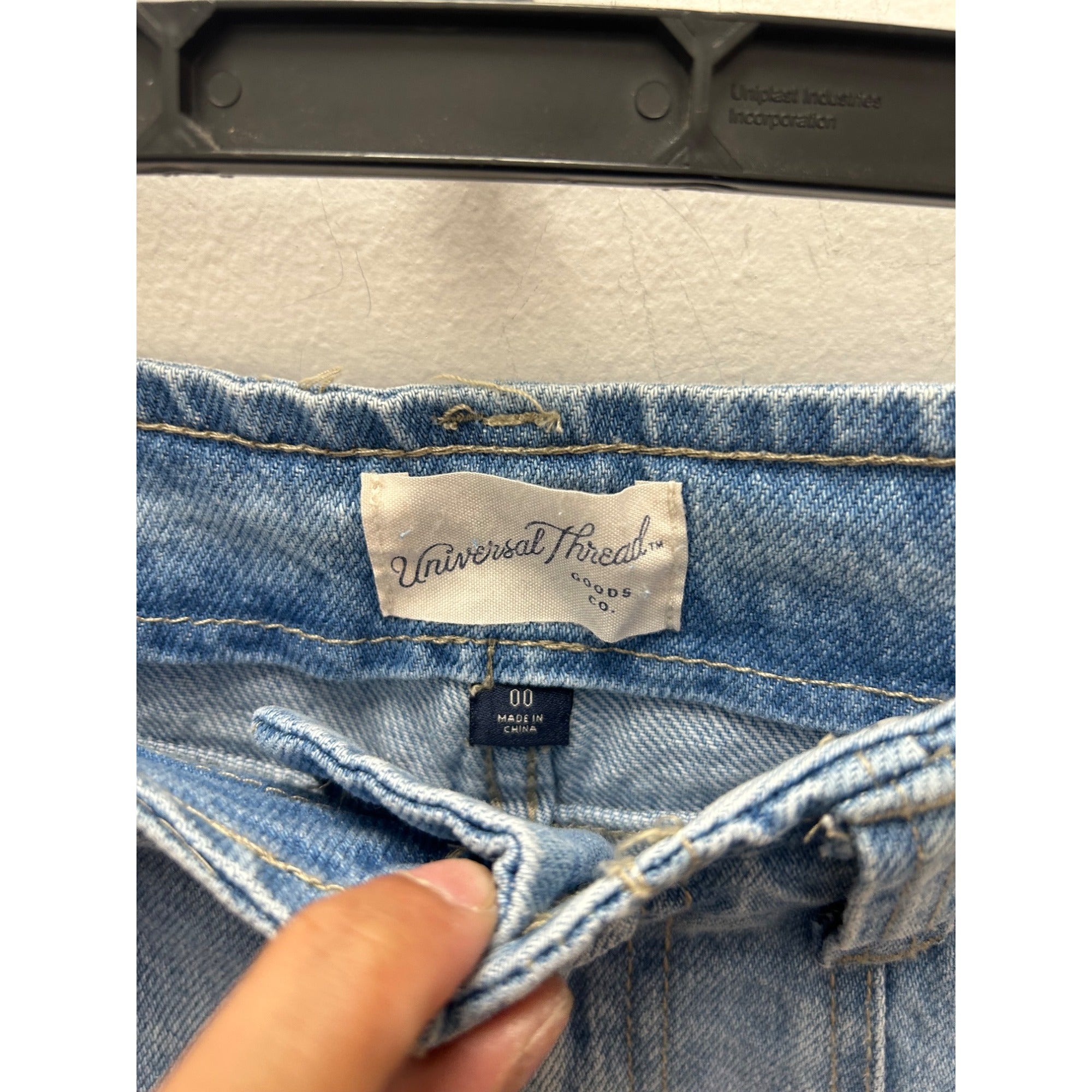 K-235 Universal Thread Light Wash High-Waisted Tapered Jeans Women's Size 00