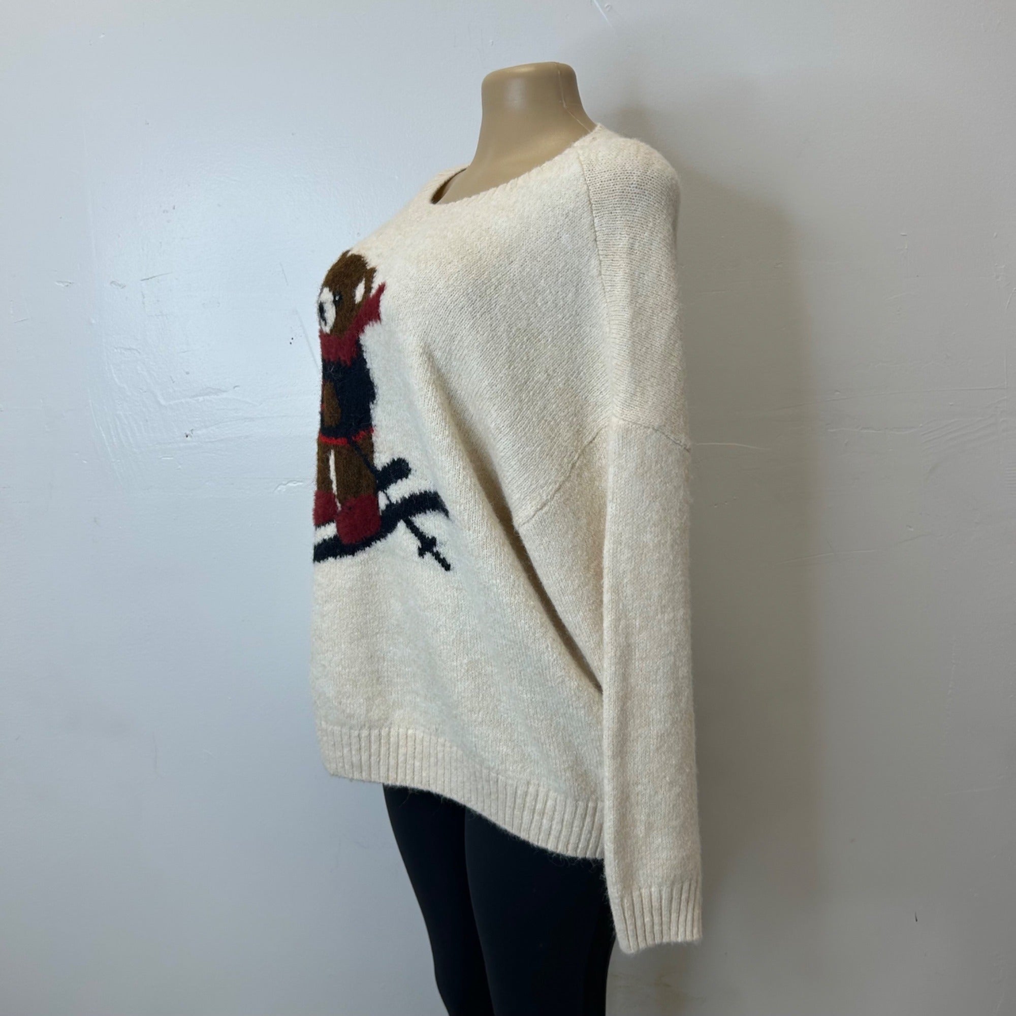 K-106 Wild Fable Women's Beige Sweater With Skiing Teddy Bear Design Size XL