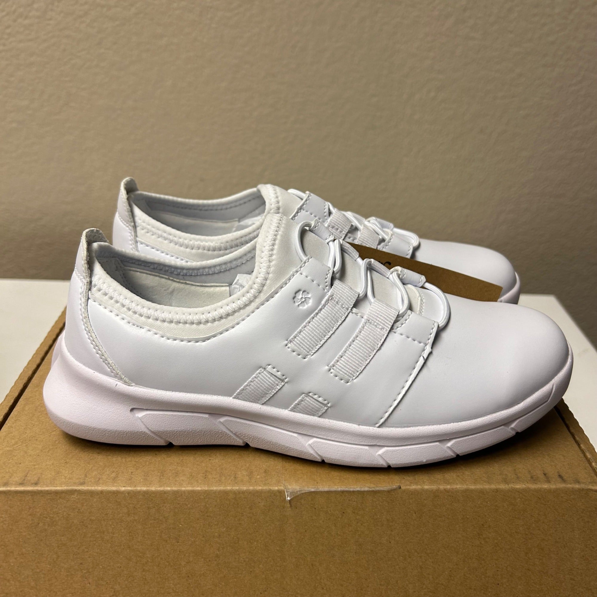 Shoes For Crews Women's Size 6 Slip-Resistant Sneakers, White