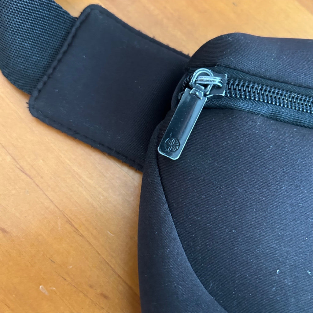 Gaiam Altitude Waist Pack Black Soft Neoprene Body
