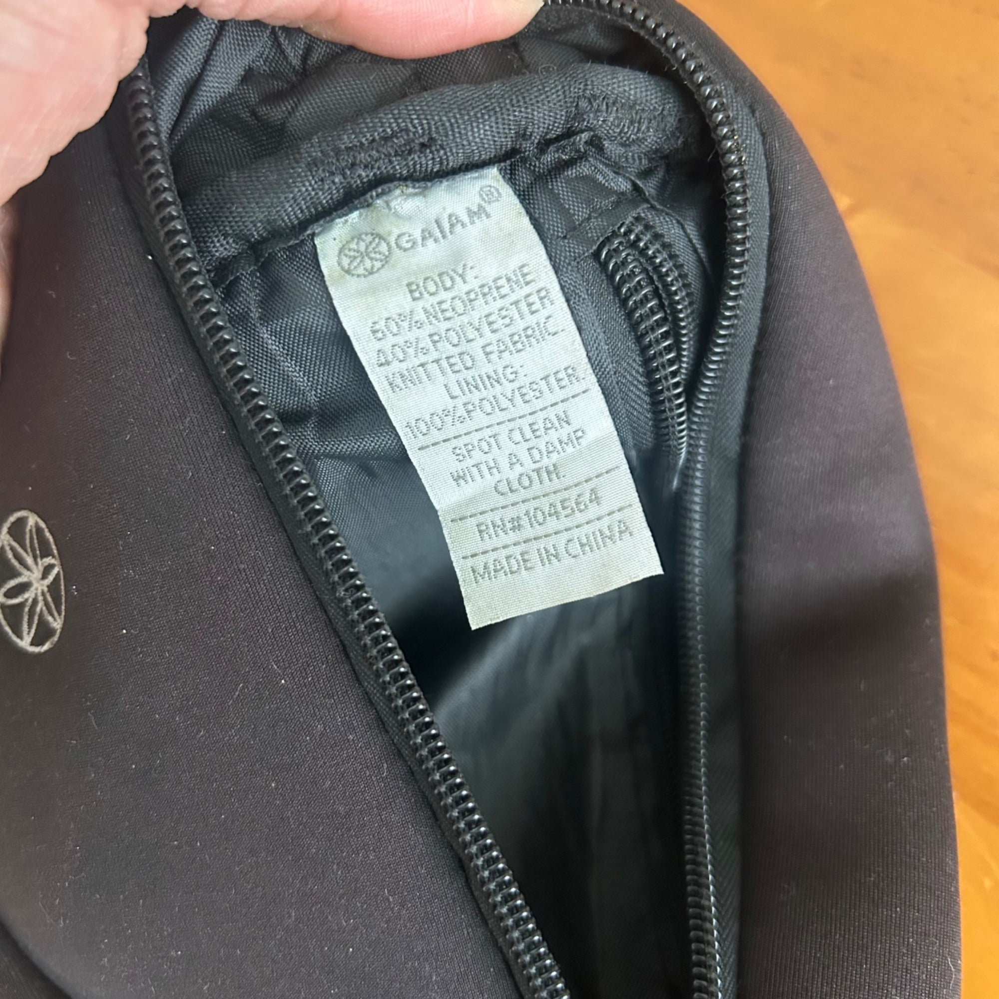Gaiam Altitude Waist Pack Black Soft Neoprene Body