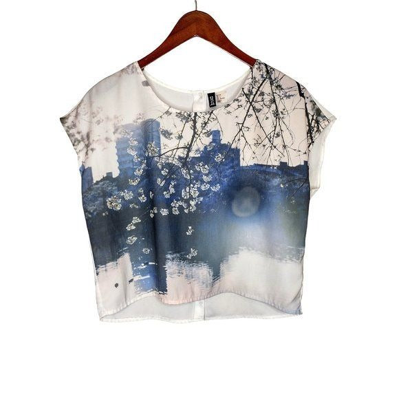Womens Cropped Blouse With Scenic Print Short Sleeve Ivory & Blue