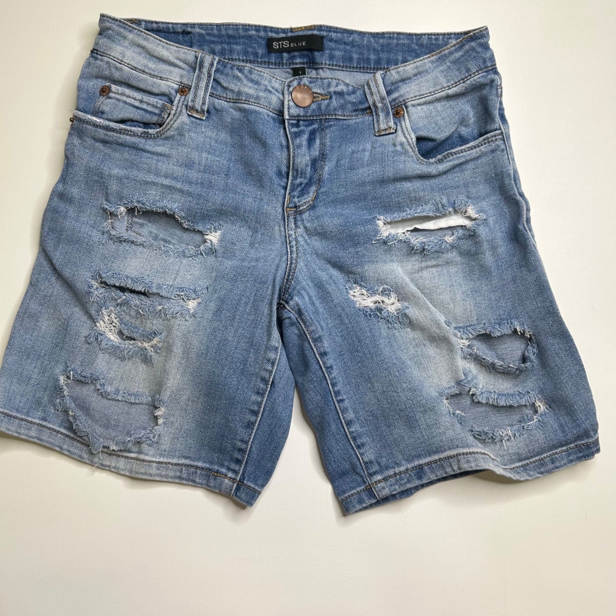 #961 STS Blue Size 1 Distressed Light Wash Denim Shorts With Raw Hem