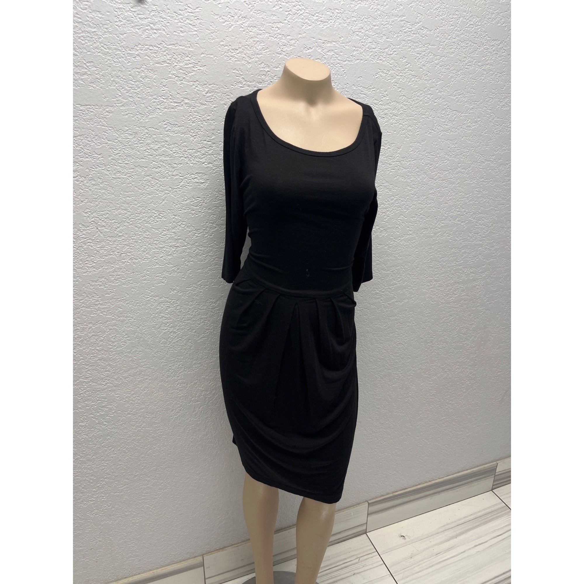 #1125 Karen Kane Size M Black Dress W/ Waist Tie Scoop Neck Pleated Skirt